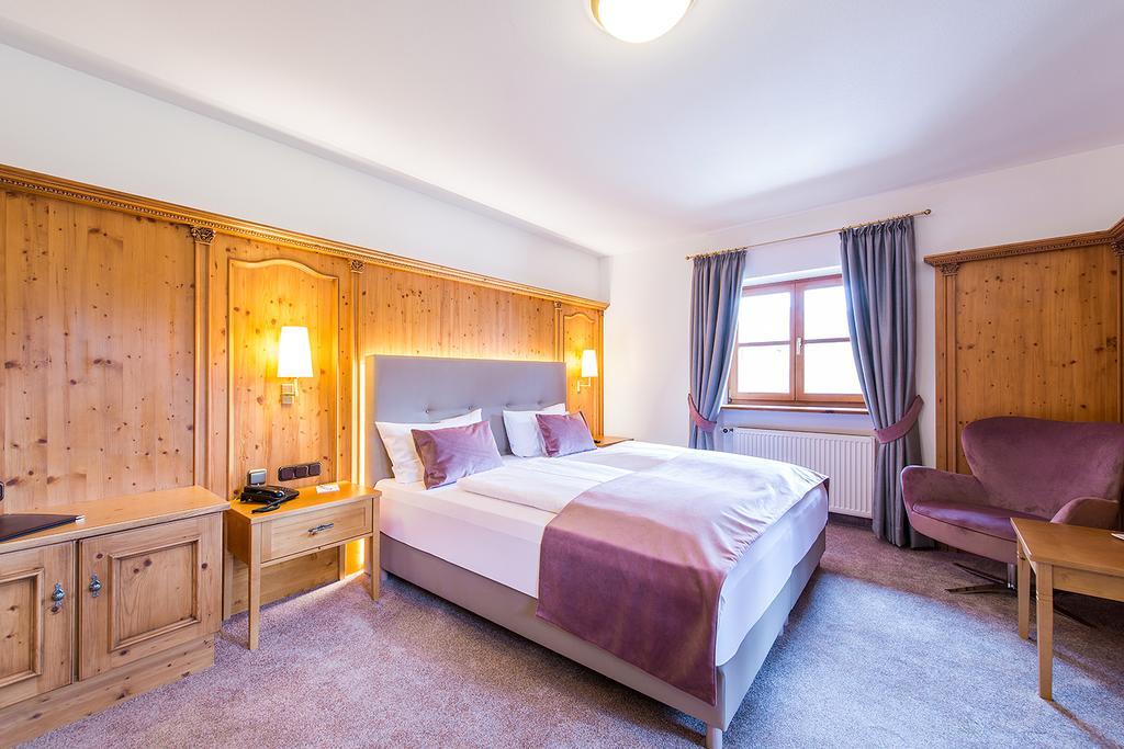 Hotel Landhaus Strobl Am See Бад Виезее Екстериор снимка